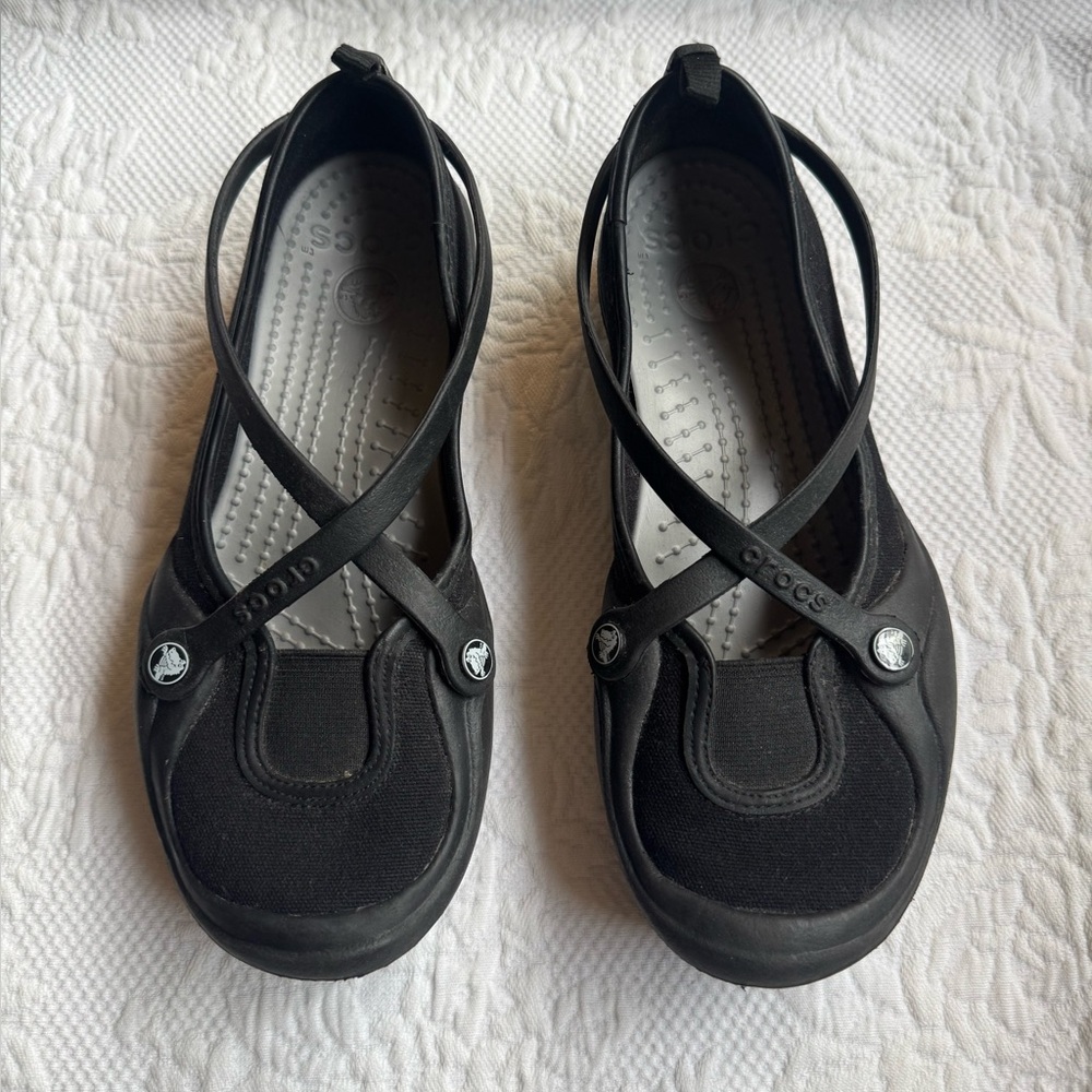 CROCS Women's Black Flats with Cross Strap